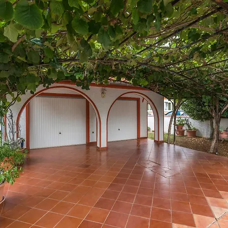 Villa Anna With Pool By