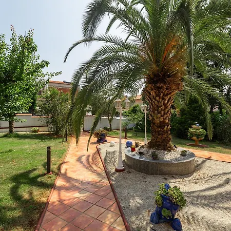 Villa Anna With Pool By Poreč