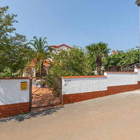 Villa Anna With Pool By Poreč