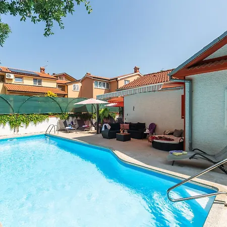 Anna With Pool By Porec